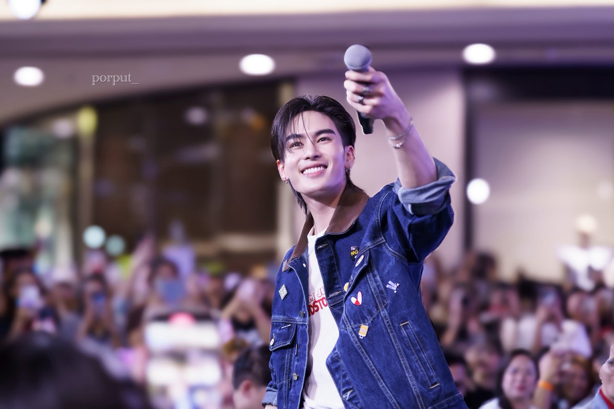 ขอเสียงชาวเชียงรายหน่อยค้าบบบ
 🤍<a href="/Ppsanta/">Santapp</a> วันนี้เป็นเฮียพง คนเท่ห์ 

SANTA X NYJ FASHIONSHOW

#RobinsonSuperJeansWeekXSanta
#santapp
#ลูกชายหล่อต้องบอกต่อ