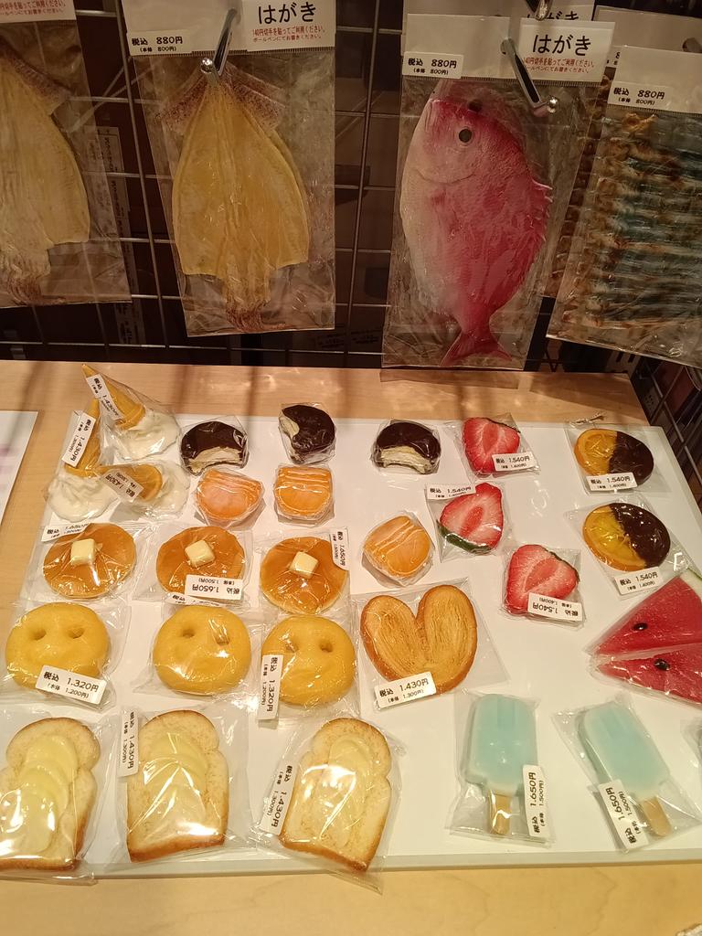 \イベント情報/
食品サンプルのイベント開催中です‼️
ヘアクリップ、ピンバッジ、ボールペン等々ご用意しています〜👍
店頭で食品サンプルの世界をお楽しみください〜🥳
期間:開催中〜8/31（日）
※最終日は18時まで
〈4F 文具〉
#食品サンプル