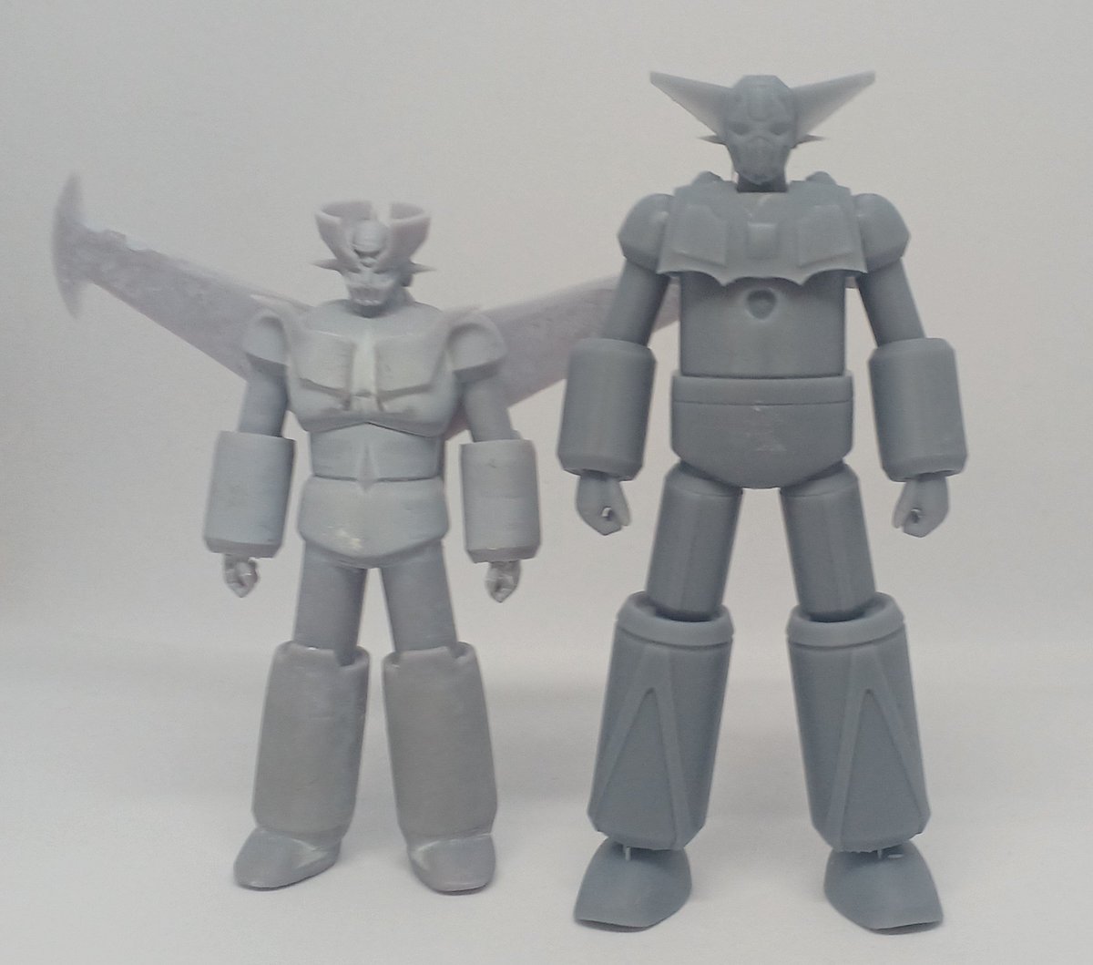 fkd_t's tweet photo. 正月のAmazonセールで購入した3Dプリンターを使いたくてとりあえずBlenderの勉強がてら作ってみたマジンガーZとゲッター1。基本的な操作でどこまで出来るかの実験やったけど自分の好きなバランスの造形物が結構手軽に出来るのはかなり衝撃的やな😊 https://t.co/BMs0whNnIG
