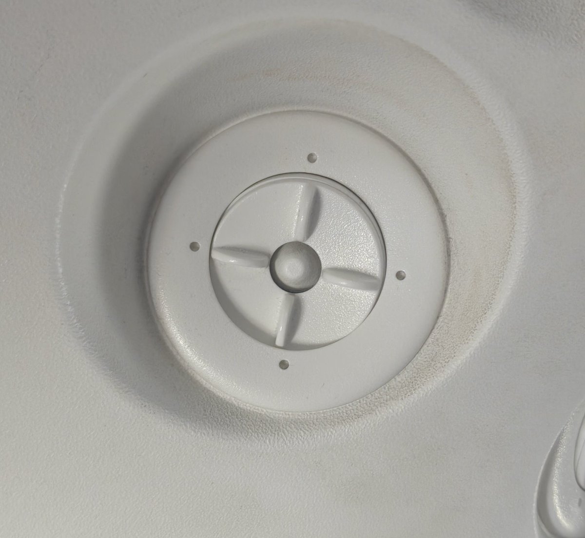 Dear <a href="/united/">United Airlines</a> 

These things are hot garbage.  Bring back the old ones.