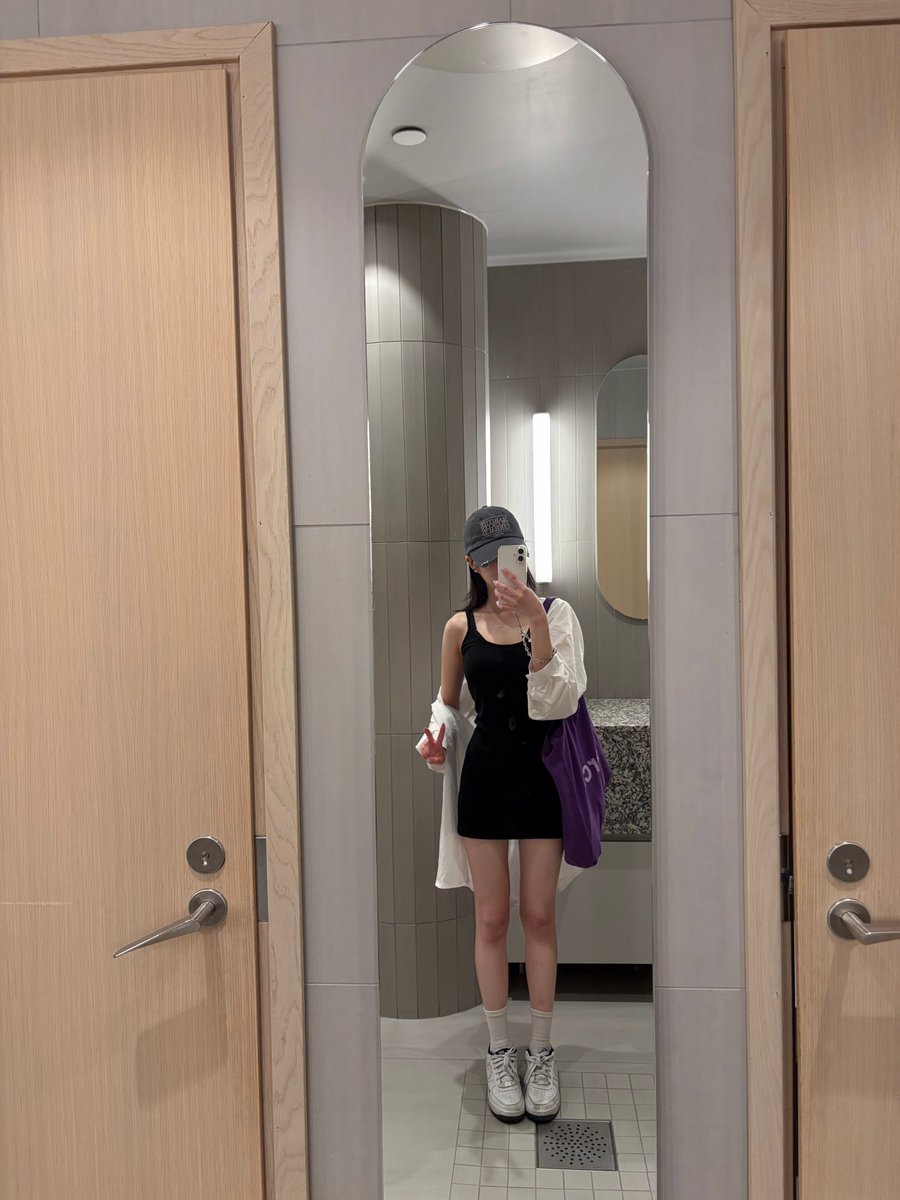 캐리어와의 싸움에서 개같이 져서 무릎 멍이랑 다리에 상처들 레전드로 많음 아니 근데 내 몸무게의 4분의3인 애를 어케 이기는데ㅠ