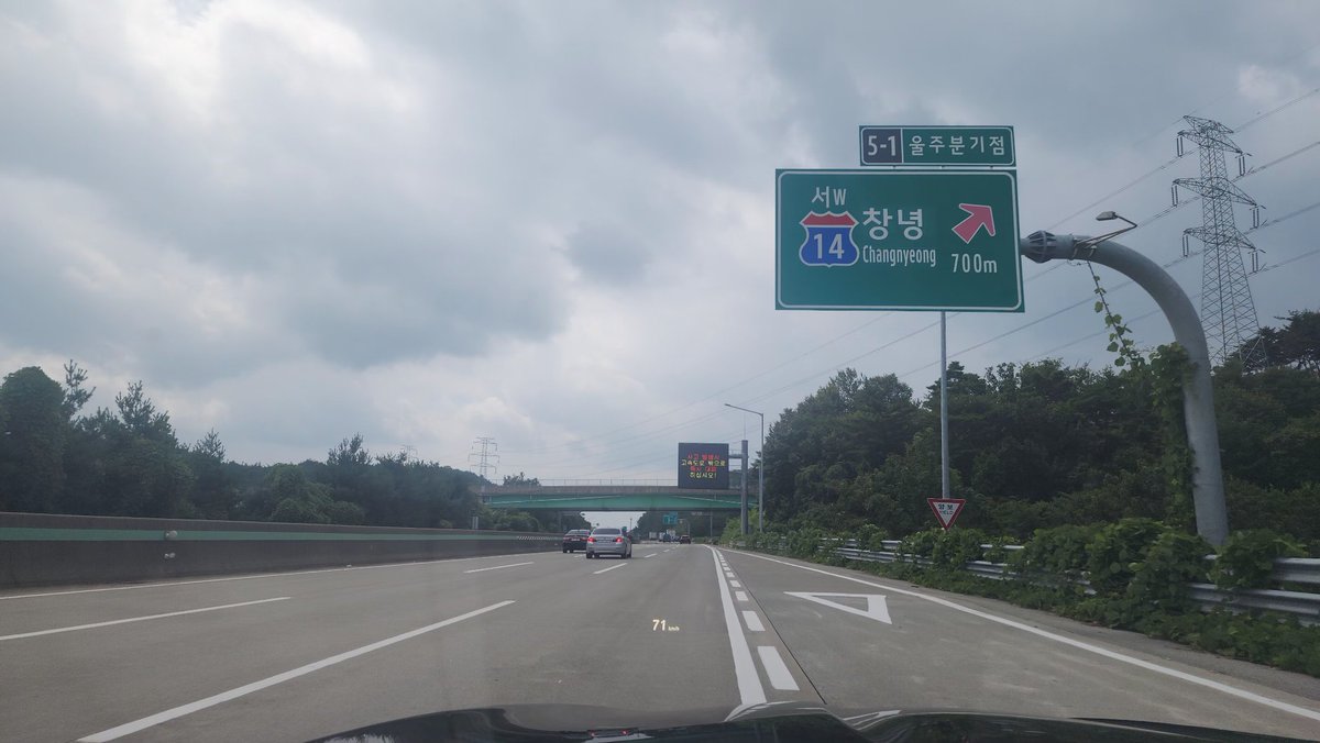 휴가겸 나들이 나서봅니다
대전을 가본적이 없는듯해서 빵집투어겸해서 가는중입니다
맛집이나 좋은곳 있으면 추천 부탁드립니다 😀
대전쪽에서도 좋은 인연이 있길 기대도 해보네요 ㅋㅋ
#대전 #나들이 #추천