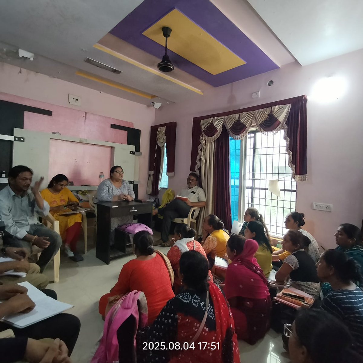 જીઆઇડીસી શહેરી પ્રાથમિક આરોગ્ય કેન્દ્ર ખાતે તમામ આશા વર્કર, FHW, MPHW,MPHS,STS ની મેડિકલ ઓફિસર ની હાજરીમાં સીટીઓ શ્રી દ્વારા ચાલી રહેલા ટીબી મુક્ત ભારત અભિયાન અંતર્ગત કામગીરી નું રિવ્યુ કરી તથા અન્ય ઇન્ડિકેટર્સ મા સુધારા માટે માર્ગદર્શન દેવામાં આવેલ
#TBMuktBharat #EndTB #PMTBMBA
