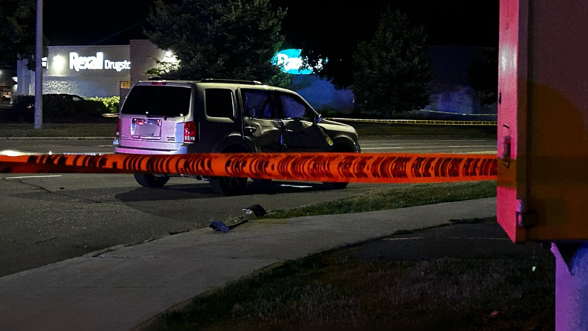 onscenephoto_'s tweet image. COLLISION: Ottawa Police and Emergency crews are on scene of a collision involving a motorcycle in the area of Orleans Blvd &amp;amp; Jean D’Arc Blvd in #Orleans
- One victim transported to trauma centre
- Road closed
- Details to come