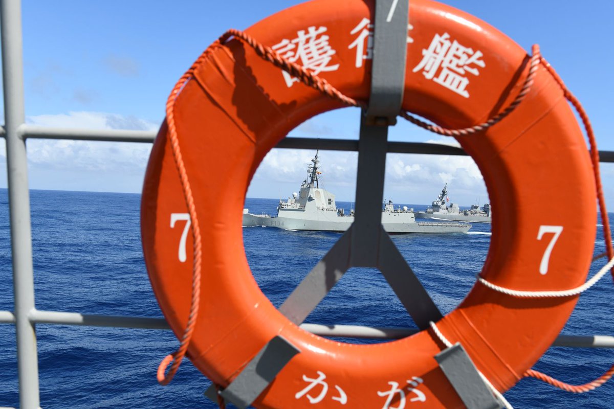 CSG25 との共同訓練に向け進出中の護衛艦「#かが」「#てるづき」🇯🇵は