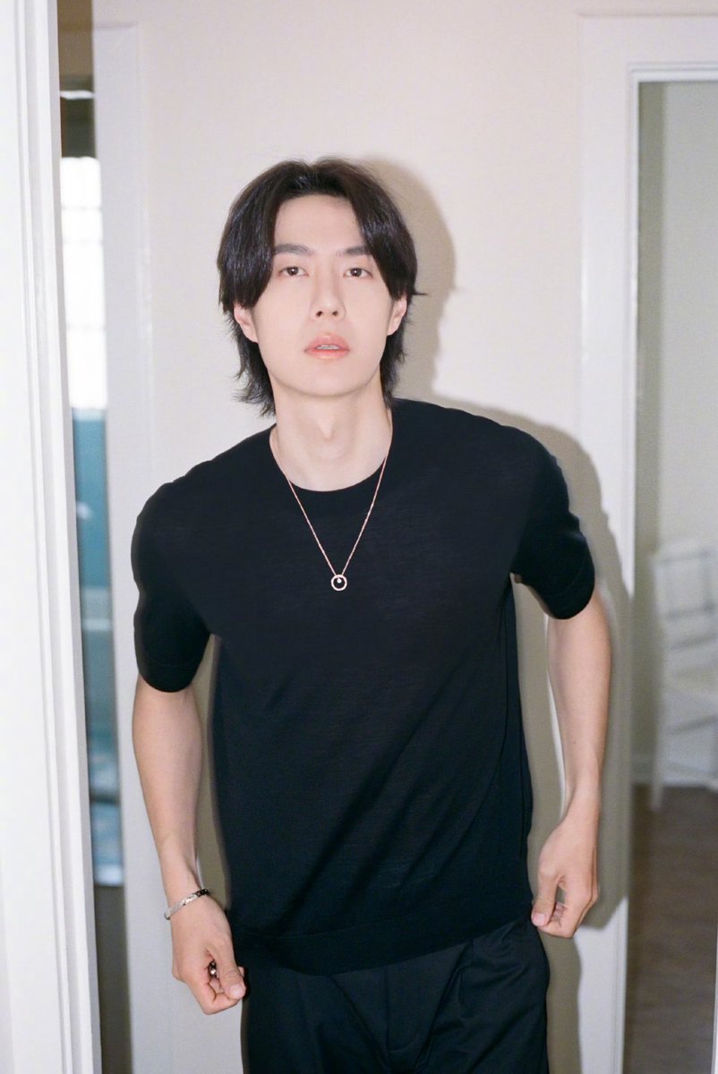 jerjes00's tweet image. อห 😭😭😭 หล่อมาก โคตรเท่ โอ้โห 😭😭😭😭 นี่สินะไพ่ลับ ที่พี่จะเอาออกมากระแทกหน้าแฟนคลับในยามเช้า ㅠㅡㅠ จะบ้า 28 ต้องแด๊ดดี้ขนาดนี้เลยเหรอออออ

HAPPY YIBO DAY
#28thWangYiBoBirthday