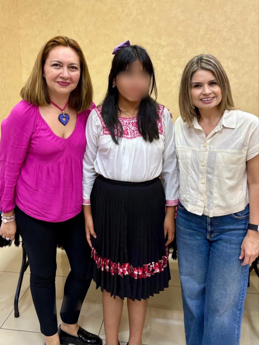 Secretaría de Desarrollo Económico y Trabajo (@sedetragobpue) on Twitter photo 🧶 En Hueyapan, “La Cuna del Chal”, las tradiciones se transforman en oportunidades. Nuestra subsecretaria <a href="/monbarsa/">Mónica Barrientos</a> visitó este municipio para reconocer el trabajo de 22 emprendedoras y emprendedores sociales, así como 14 cooperativas que preservan el arte textil del Chal de 🧶 En Hueyapan, “La Cuna del Chal”, las tradiciones se transforman en oportunidades. Nuestra subsecretaria <a href="/monbarsa/">Mónica Barrientos</a> visitó este municipio para reconocer el trabajo de 22 emprendedoras y emprendedores sociales, así como 14 cooperativas que preservan el arte textil del Chal de