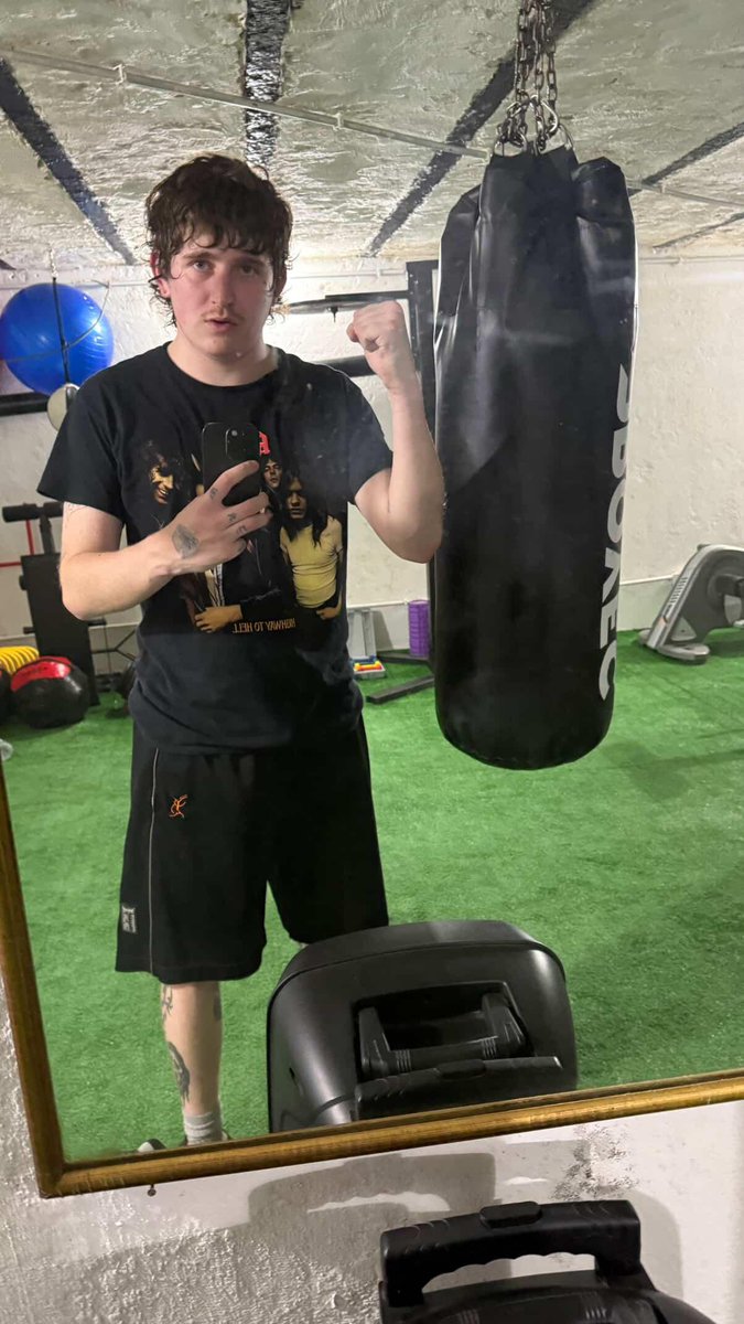 dunkeraaa's tweet image. a pelo
a peluche
a pelapapa
a pelopincho
sin pasamontañas
sin bufanda
y con el joystick directo