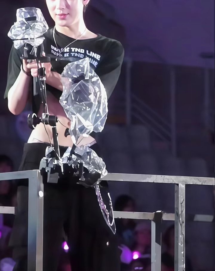 every25th's tweet image. they scissor