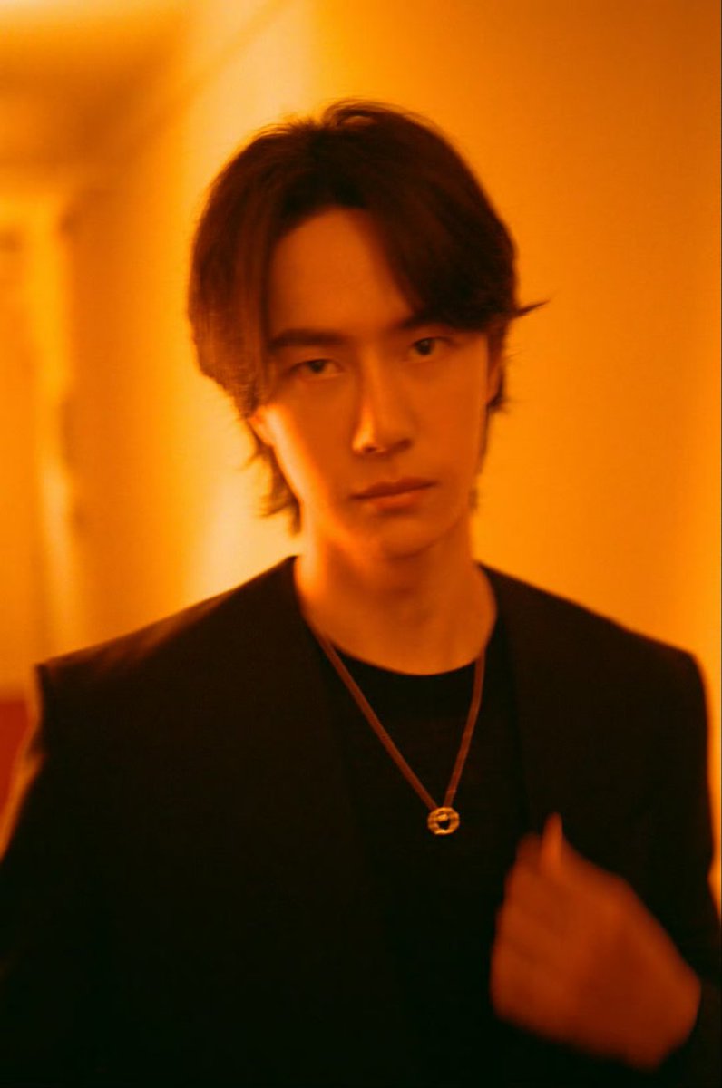Behind the scenes of COCO CRUSH CHANEL campaign 

#WangYiboxCocoCrush
WANG YIBO CHANEL CAMPAIGN