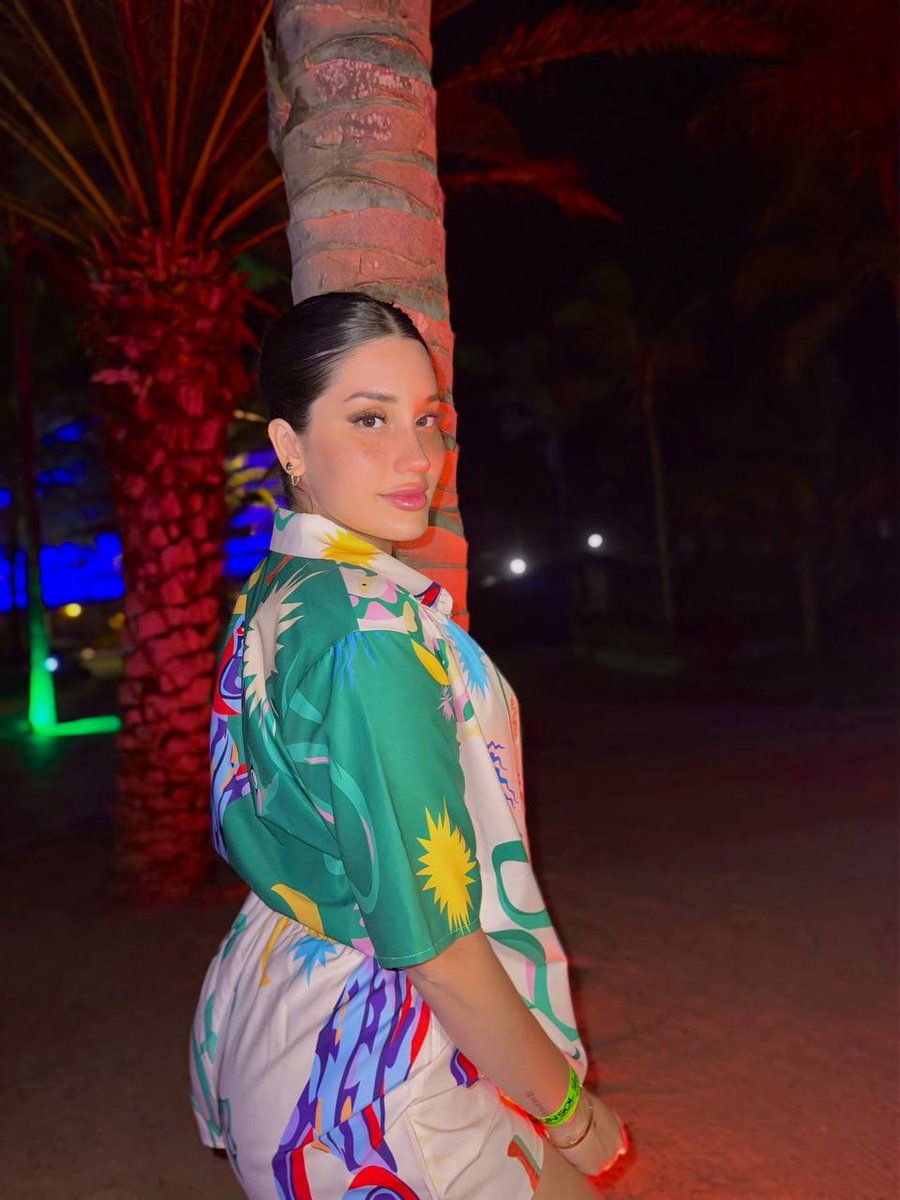 NADIE VE  TU BATALLA SILENCIOSA. Pero nuestras manos sí la sienten.

MANHOOD: EL REFUGIO QUE TU CUERPO RECLAMA**  
📍 Caracas.