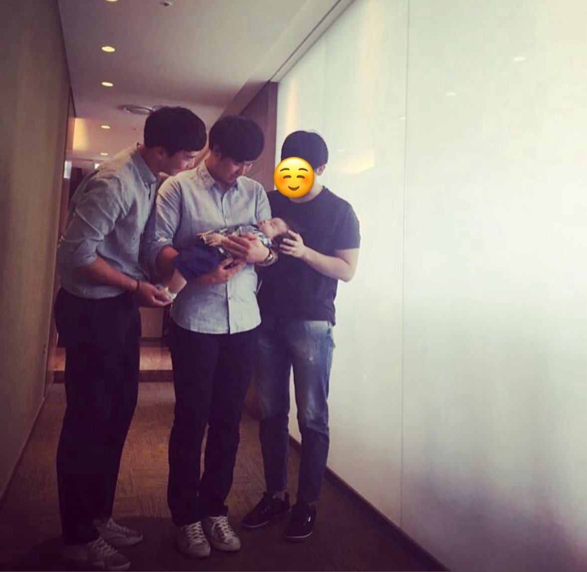 따수운 사진 하나 더…
한호와 최씨 형제들!!🥺🥺