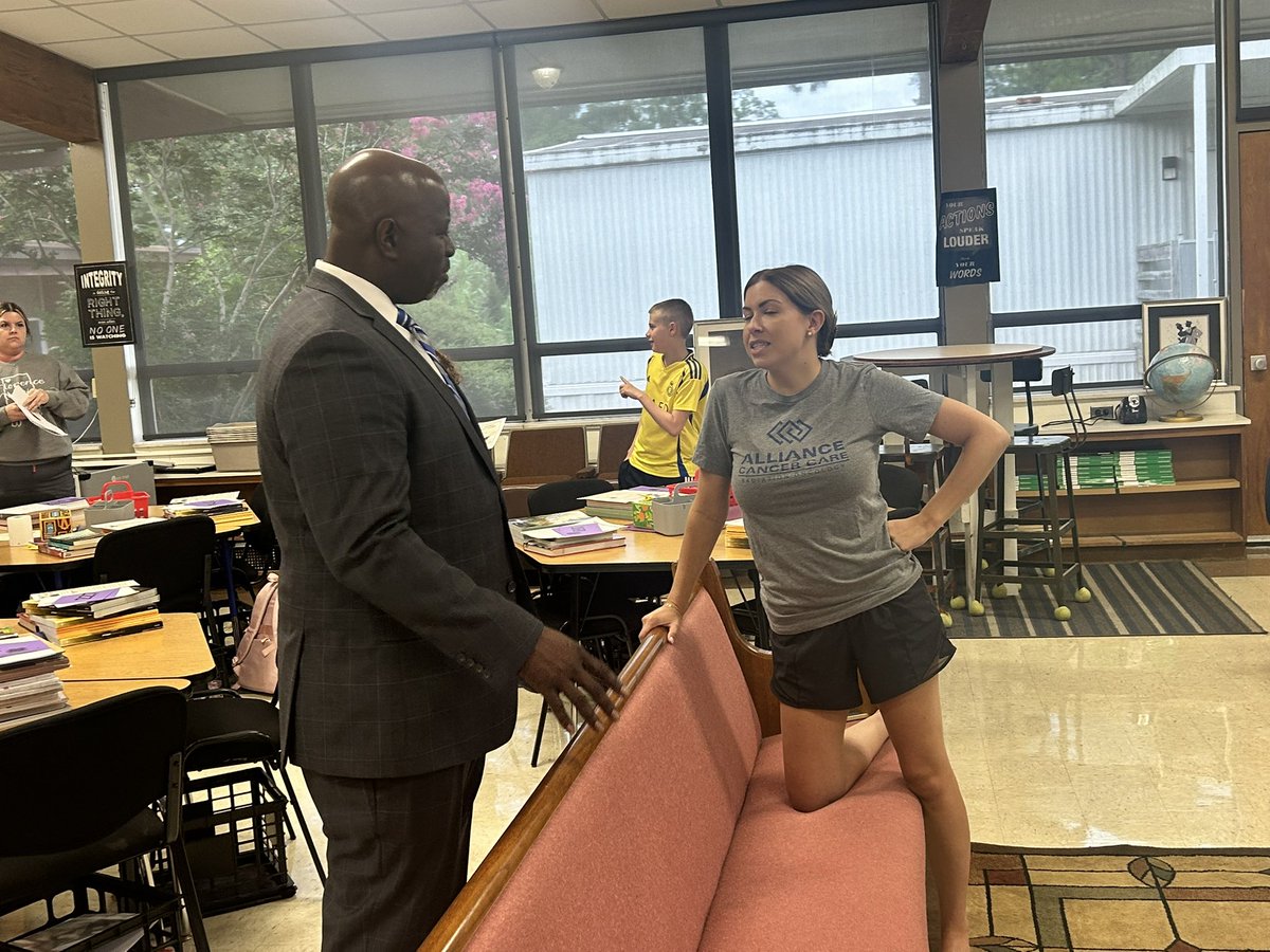 Dropped in on the <a href="/KilbyLabSchool/">Kilby Lab School</a> Orientation tonight as Dr. Kirkman and his staff welcomed their students. #fcslearn #HardWorkPaysOff