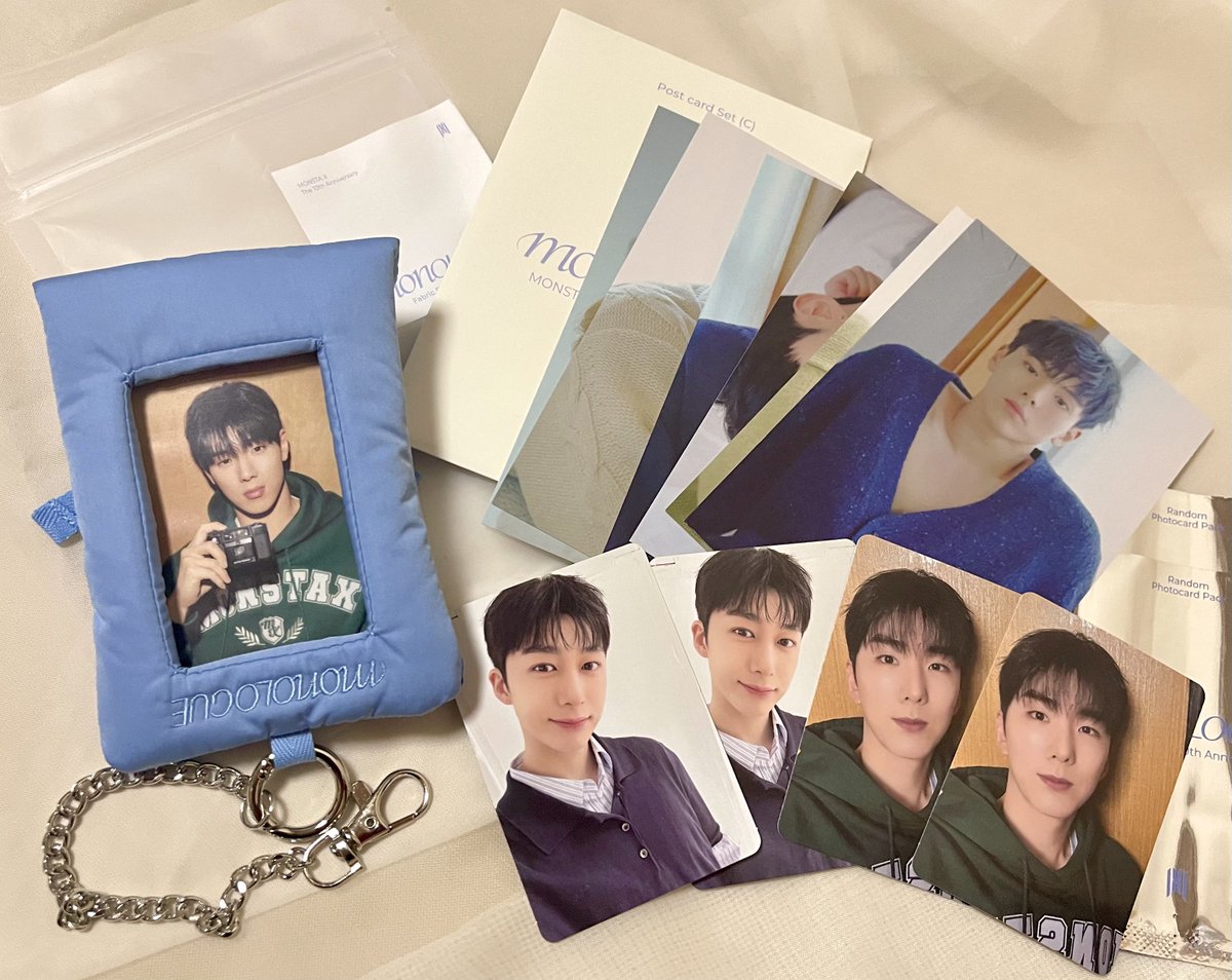 2325_konatsu's tweet image. MONOLOGUEグッズが🇯🇵べべに届き始めてるの見て〜そういや🇰🇷べべに現地購入してもらったグッズをペンコンの時に受け取ってた事を思い出したよ😱💦
開封するのが今になっちゃったんだけど😅
現地交換してもらえてたから🐻付きケースは嬉しいのだが🩵✨
ランダムポカ🐢🐹は交換探そ~🤭
#MONSTAX_MONOLOGUE