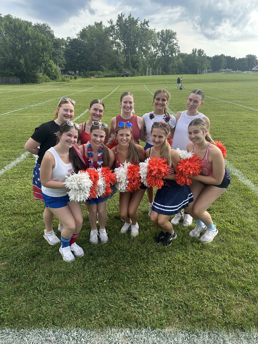 RocketPoms's tweet photo. 🇺🇸Day at Band Camp 

Thank you to @rhs_marching_rockets for including us in this week’s band camp! 
♥️🤍💙

#rocketpoms #marchingrockets #bandcamp #redwhiteandblue https://t.co/CcCjphxYFr
