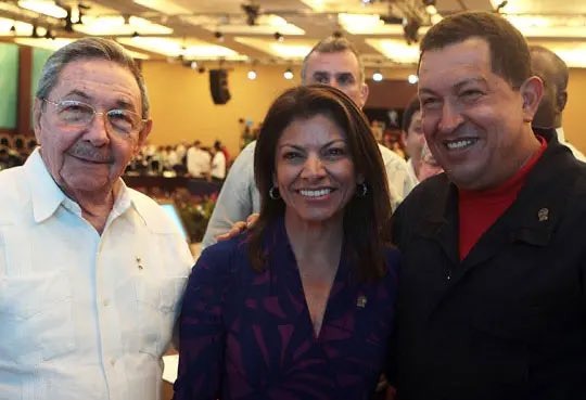 ROBERTO JOSÉ OROZCO (@robertojosoroz8) on Twitter photo Eso mismo digo yo.
Porque no aparece Fidel en ésa fotografía.
Ah! Ya sé. Le dió por morirse antes que posar con <a href="/Laura_Ch/">Laura Chinchilla M.</a> .
Pero no importa porque estaba el vecino del norte. No sé porqué se les olvida que nada se puede ocultar en Redes Sociales. Que nada se olvida ni desaparece. Eso mismo digo yo.
Porque no aparece Fidel en ésa fotografía.
Ah! Ya sé. Le dió por morirse antes que posar con <a href="/Laura_Ch/">Laura Chinchilla M.</a> .
Pero no importa porque estaba el vecino del norte. No sé porqué se les olvida que nada se puede ocultar en Redes Sociales. Que nada se olvida ni desaparece.
