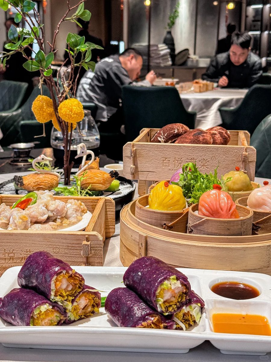 GBA_Foshan's tweet image. Amazing Foshan Dim Sum here! Freshly made right before your eyes as chefs craft each piece. So fresh, so delicious! Perfect start to the day. ☕️🥟 #DimSumTime #CantoneseDimSum #FoodieFind #AuthenticFlavor #MorningTea #ChineseCuisine #ExquisiteEats #Yum #Foodie #dumping #bun