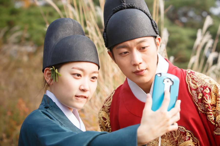 darkgreyballoon's tweet image. after 10 years "splash splash love" was released, now yoon dujun and kim seulgi is back with another drama! 😭👏

#냥육권전쟁 will be released on 17th August 2025!!!