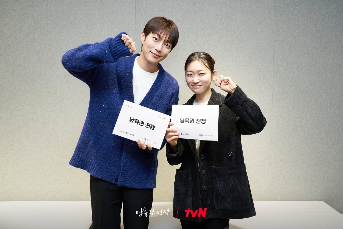 darkgreyballoon's tweet image. after 10 years "splash splash love" was released, now yoon dujun and kim seulgi is back with another drama! 😭👏

#냥육권전쟁 will be released on 17th August 2025!!!