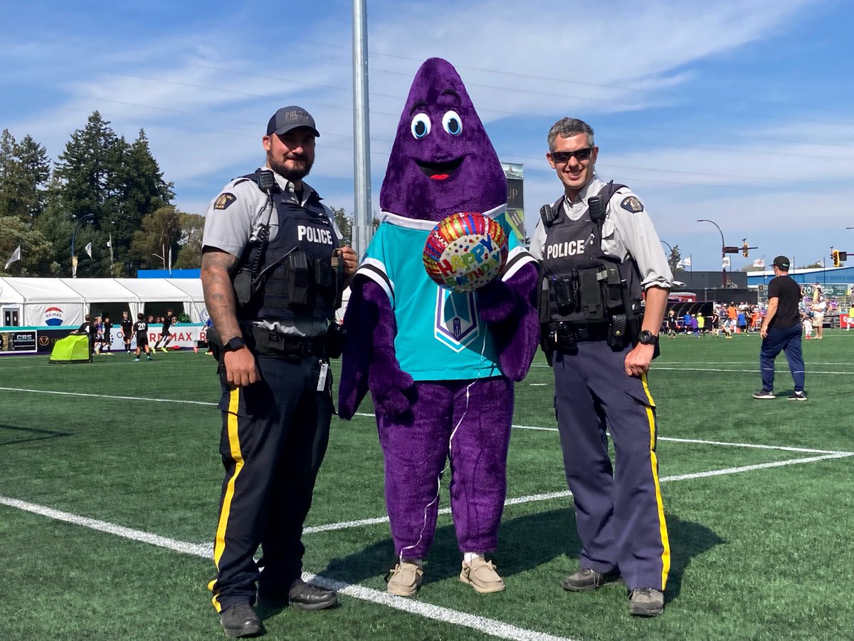 Monday August 4th is PFC Mascot Stewie the Starfishe's birthday.  The Team worked hard and got a much needed win for Stewie.  Cst Varley and Cst Heine gifted Stewie a birthday balloon  🎈. Happy Birthday Stewie!