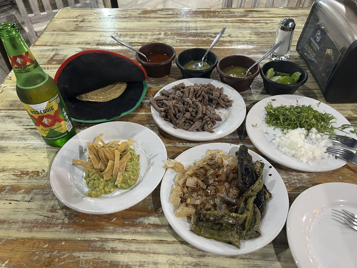 タコス🌮&amp;ビール🍺
329メキシコペソ=2560円
おいしいけど、毎日食べたい料理では無い。