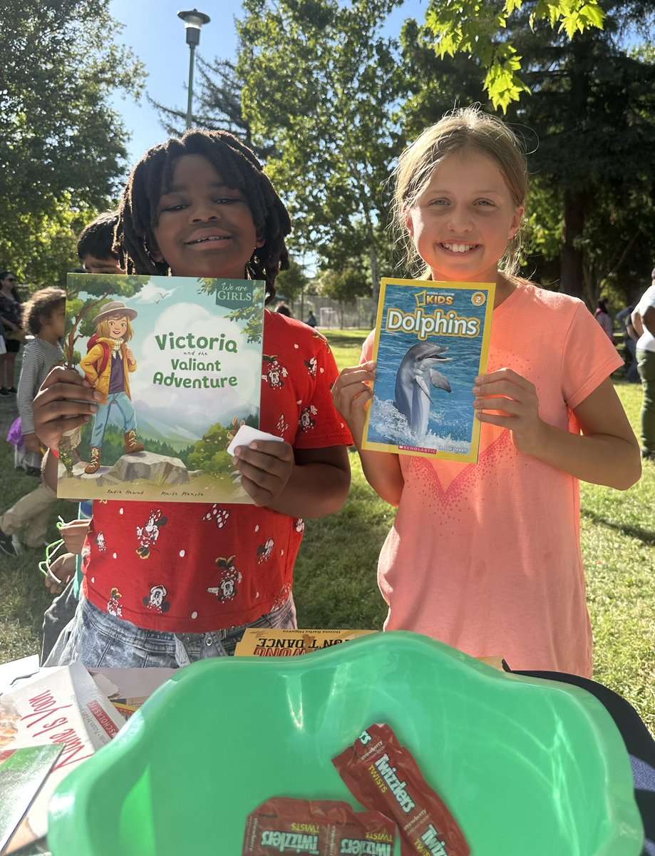 ETrainSports's tweet image. Tonight, I ended up giving out over 600 books to kids in need in the Sacramento area.

I will always give back to the Sacramento community. I will ALWAYS do good!

Not every child in Sactown &amp;amp; beyond has the opportunity to pick up a new book &amp;amp; read.

I’m trying to change that.