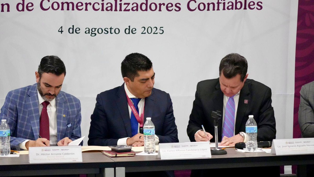 Economía México (@se_mx) on Twitter photo La <a href="/SE_mx/">Economía México</a> y @Agricultura_mx firmaron un histórico acuerdo, que incluye la creación de un Padrón de Comercializadores Confiables, al que se sumarán asociaciones nacionales, gobiernos municipales y estatales, y empresas del sector agropecuarios y pesquero. La <a href="/SE_mx/">Economía México</a> y @Agricultura_mx firmaron un histórico acuerdo, que incluye la creación de un Padrón de Comercializadores Confiables, al que se sumarán asociaciones nacionales, gobiernos municipales y estatales, y empresas del sector agropecuarios y pesquero.