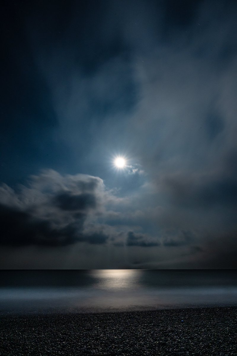 安芸の花火終わって海が綺麗だったので帰る前に1枚

イスに座って何も考えずに海眺めながら長秒露光してる時が1番リラックス

#写真撮ってる人と繋がりたい 
#写真が好きな人と繋がりたい