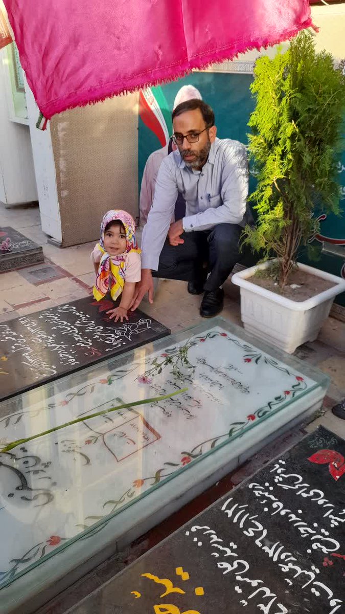 ارادت خاصی به شهدا داشتن و 
 هرجا مراسم یادبود و یادواره شهدا بود تا جایی که شرایطش راداشت شرکت می‌کردند و مقید بودند که از اول مراسم حضور داشته باشند.
در خانه هم با چفیه و سربند و عکس شهدا  یک یادمان شهدا درست کرده بودند
#اربعین_فدائیان_کرمانی 
#علیرضا_محمدی