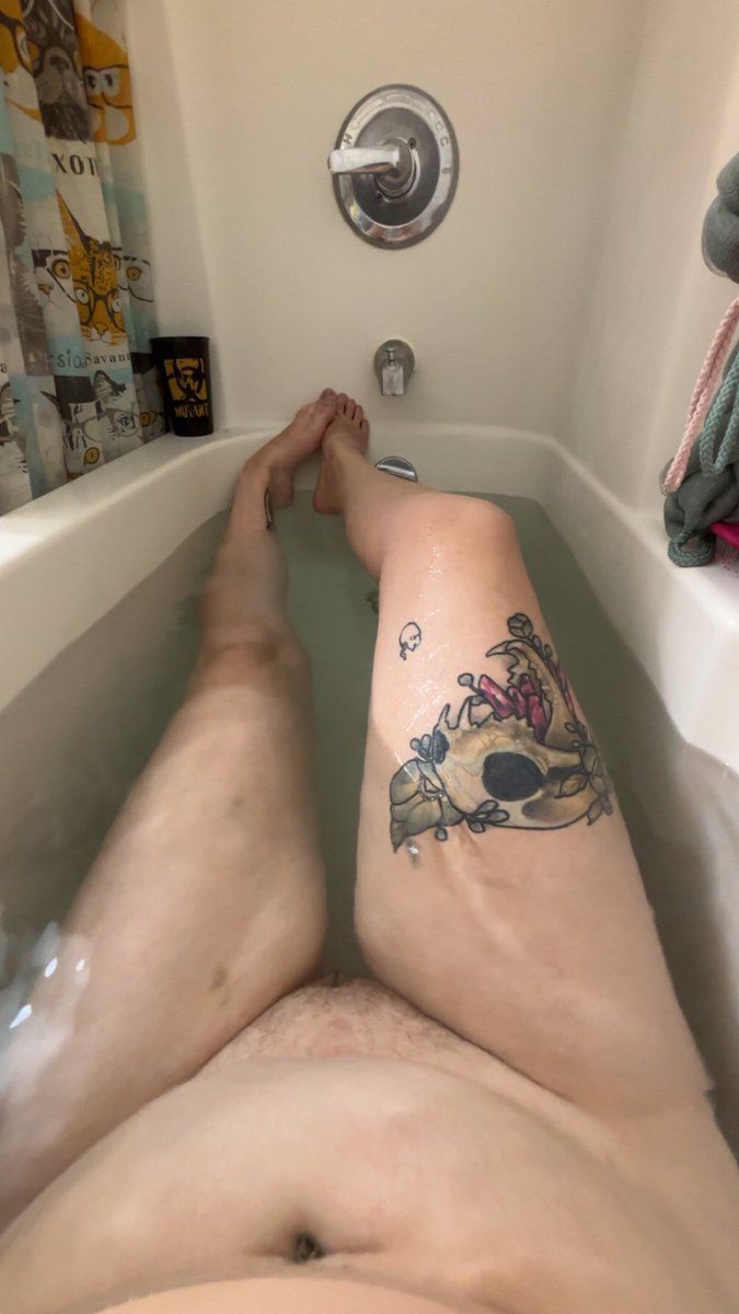 skye_lilith's tweet photo. Baths are needed tonight https://t.co/0KH49zl8NZ