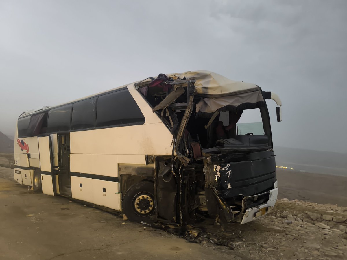 عاجل.. حادث مأساوي في عقبة عبدالله غريب إثر تصادم وجهاً لوجه بين باصين للنقل الجماعي

عقبة عبدالله غريب – حضرموت
الثلاثاء 5 أغسطس 2025 – الساعة 12:00 صباحاً

شهدت عقبة عبدالله غريب بمحافظة حضرموت، في وقت مبكر من فجر اليوم الثلاثاء، حادث تصادم مأساوي بين باصين للنقل الجماعي وجهًا