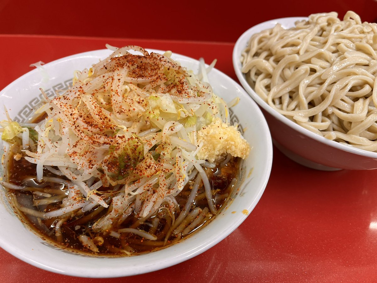 ラーメン二郎 越谷
豚つけ麺 大蒜少し
野菜増しカラメ一味
いつも美味しい
ごちそうさまです
いつもありがとうございます😅
68/89