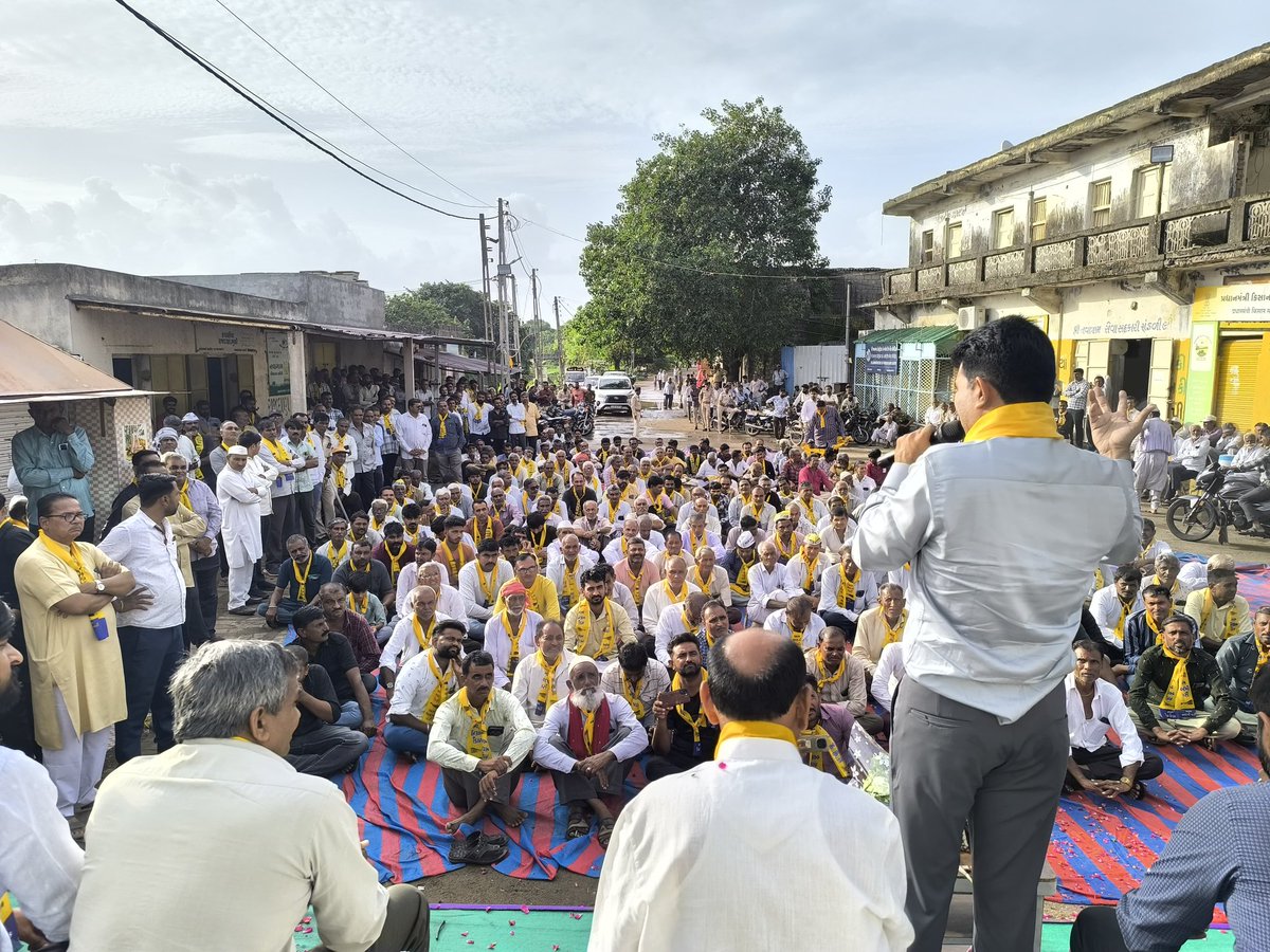 AAP Gujarat (@aapgujarat) on Twitter photo આમ આદમી પાર્ટીના "ગુજરાત જોડો અભિયાન" અંતર્ગત ગતરોજ
📍નવાગામ, જામનગર
ખાતે પ્રદેશ પ્રમુખ શ્રી <a href="/isudan_gadhvi/">Isudan Gadhvi</a> ની વિશેષ ઉપસ્થિતિમાં વિશાળ જનસભા યોજાઈ જેમાં મોટી સંખ્યામાં સ્થાનિકો આ સભામાં ઉપસ્થિત રહ્યા તેમજ અનેક લોકો આમ આદમી પાર્ટીની કામની રાજનીતિ સાથે જોડાયા.
#ગુજરાત_જોડો આમ આદમી પાર્ટીના "ગુજરાત જોડો અભિયાન" અંતર્ગત ગતરોજ
📍નવાગામ, જામનગર
ખાતે પ્રદેશ પ્રમુખ શ્રી <a href="/isudan_gadhvi/">Isudan Gadhvi</a> ની વિશેષ ઉપસ્થિતિમાં વિશાળ જનસભા યોજાઈ જેમાં મોટી સંખ્યામાં સ્થાનિકો આ સભામાં ઉપસ્થિત રહ્યા તેમજ અનેક લોકો આમ આદમી પાર્ટીની કામની રાજનીતિ સાથે જોડાયા.
#ગુજરાત_જોડો