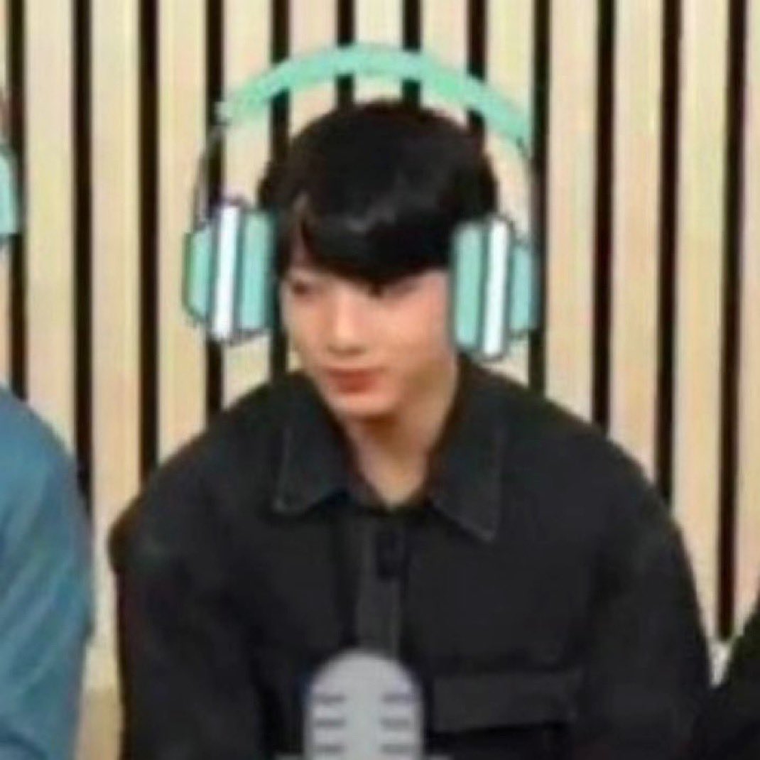 everyone stop what you’re doing and look at this picture of jungkook