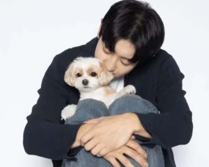 yeolmeissa's tweet photo. chanyeol’s best moment of his day is when he is playing the guitar and spending  time with zzar 🥹🥹🥹🥹 https://t.co/cEMD2igDiy