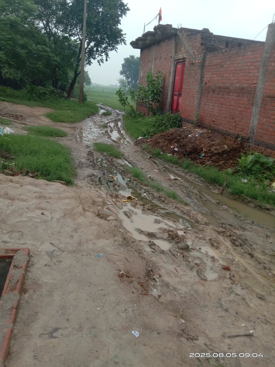 mr_abhi_dwivedi's tweet image. मेरे गाँव हरपलापुर (जिला हरदोई) में आज तक सड़क नहीं बनी है। बरसात में कीचड़ और बीमारियों; कृपया जल्द से जल्द समाधान किया जाए।
गाँव: हरपलापुर
जिला: हरदोई, उत्तर प्रदेश
@CMOfficeUP @myogiadityanath @Uppwdgov @DistrictHardoi @UPGovt #NoRoad #Hardoi #UttarPradesh #GraminSadak