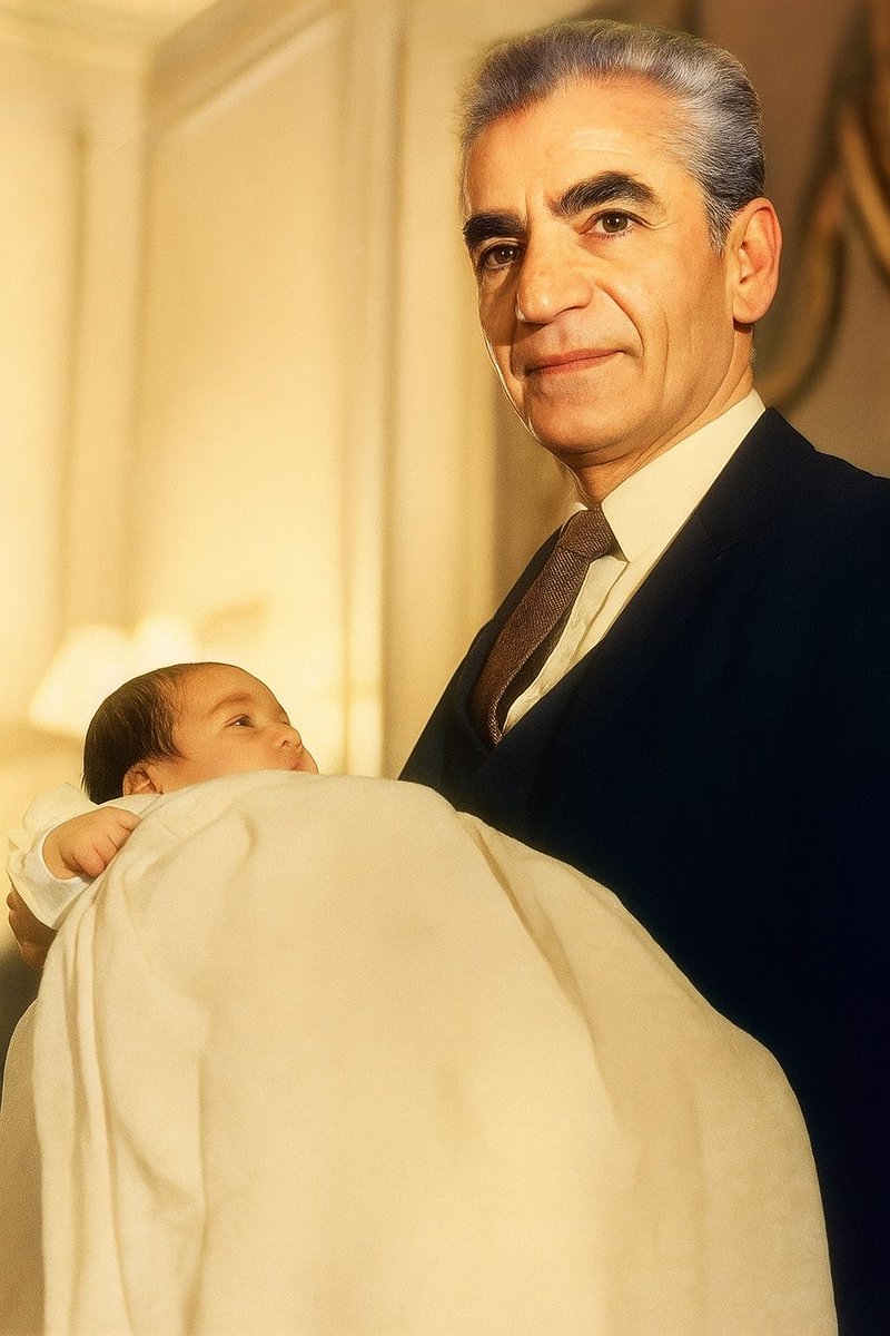 گرگها خوب بدانند ، در این ایل غریب
گر پدر مُرد ، تفنگ پدری هست هنوز
گر چه مردان قبیله همگی کشته شدند
توی گهواره چوبی پسری هست هنوز

#جاویدشاه