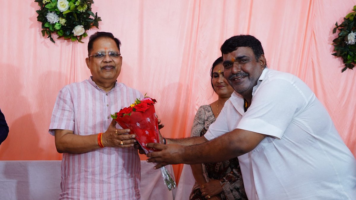 Amar Agrawal (@amaragrawalbjp) on Twitter photo рдЧреБрд░реБ рдШрд╛рд╕реАрджрд╛рд╕ рдирдЧрд░, рдмрд┐рд▓рд╛рд╕рдкреБрд░ рдореЗрдВ рд╕реЛрд▓рд░ рд╕рд┐рд╕реНрдЯрдо рдЙрдкрдХрд░рдгреЛрдВ рдХреА рдирд╡реАрди рджреБрдХрд╛рди рдХрд╛ рд╢реБрднрд╛рд░рдВрдн рдХрд┐рдпрд╛ред рдЕрдХреНрд╖рдп рдКрд░реНрдЬрд╛ рдХреЛ рдмрдврд╝рд╛рд╡рд╛ рджреЗрдиреЗ рдХреА рджрд┐рд╢рд╛ рдореЗрдВ рдпрд╣ рдкрд╣рд▓ рди рдХреЗрд╡рд▓ рдкрд░реНрдпрд╛рд╡рд░рдг рд╕рдВрд░рдХреНрд╖рдг рдореЗрдВ рд╕рд╣рд╛рдпрдХ рд╣реЛрдЧреА, рдмрд▓реНрдХрд┐ рдЖрдордЬрди рдХреЛ рдКрд░реНрдЬрд╛ рдХреЗ рд╕реБрд▓рдн рдФрд░ рдХрд┐рдлрд╛рдпрддреА рд╡рд┐рдХрд▓реНрдк рднреА рдЙрдкрд▓рдмреНрдз рдХрд░рд╛рдПрдЧреАред рдЧреБрд░реБ рдШрд╛рд╕реАрджрд╛рд╕ рдирдЧрд░, рдмрд┐рд▓рд╛рд╕рдкреБрд░ рдореЗрдВ рд╕реЛрд▓рд░ рд╕рд┐рд╕реНрдЯрдо рдЙрдкрдХрд░рдгреЛрдВ рдХреА рдирд╡реАрди рджреБрдХрд╛рди рдХрд╛ рд╢реБрднрд╛рд░рдВрдн рдХрд┐рдпрд╛ред рдЕрдХреНрд╖рдп рдКрд░реНрдЬрд╛ рдХреЛ рдмрдврд╝рд╛рд╡рд╛ рджреЗрдиреЗ рдХреА рджрд┐рд╢рд╛ рдореЗрдВ рдпрд╣ рдкрд╣рд▓ рди рдХреЗрд╡рд▓ рдкрд░реНрдпрд╛рд╡рд░рдг рд╕рдВрд░рдХреНрд╖рдг рдореЗрдВ рд╕рд╣рд╛рдпрдХ рд╣реЛрдЧреА, рдмрд▓реНрдХрд┐ рдЖрдордЬрди рдХреЛ рдКрд░реНрдЬрд╛ рдХреЗ рд╕реБрд▓рдн рдФрд░ рдХрд┐рдлрд╛рдпрддреА рд╡рд┐рдХрд▓реНрдк рднреА рдЙрдкрд▓рдмреНрдз рдХрд░рд╛рдПрдЧреАред