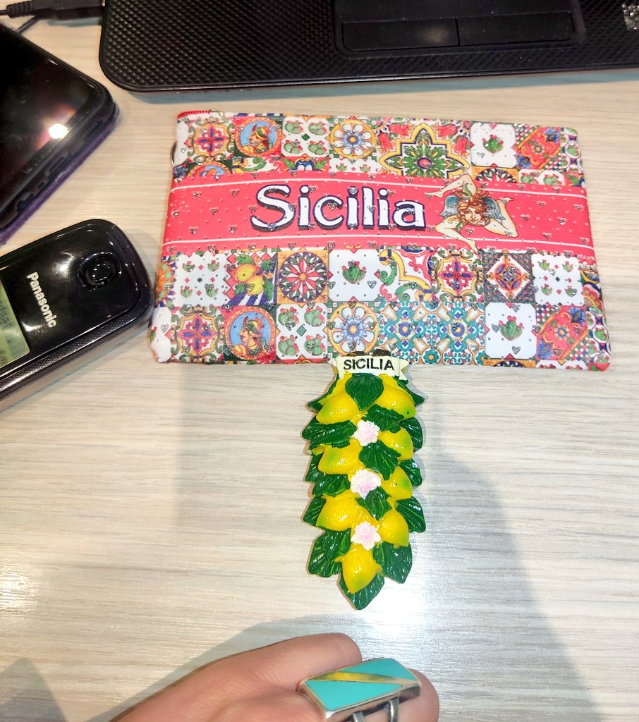 Ne kači se sa mnom ....imam magnet i neseser sa Sicilije