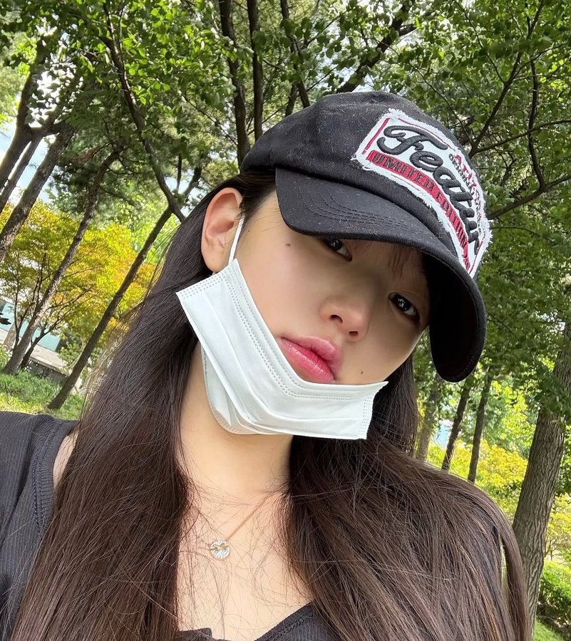 페스티발 다음날 아침 같음
그날 눈 맞아서 하룻밤 자고  고개 숙이고 나오는 녕한테 윶이 자기 모자 벗어서 씌워줬을듯 
그리고 자기 겉옷 걸쳐주고 모자 한번 꾹 눌러준뒤 택시까지 잡아준 윶 
녕은 택시에서 눈까지 덮어진 모자챙만 만지작 거릴듯