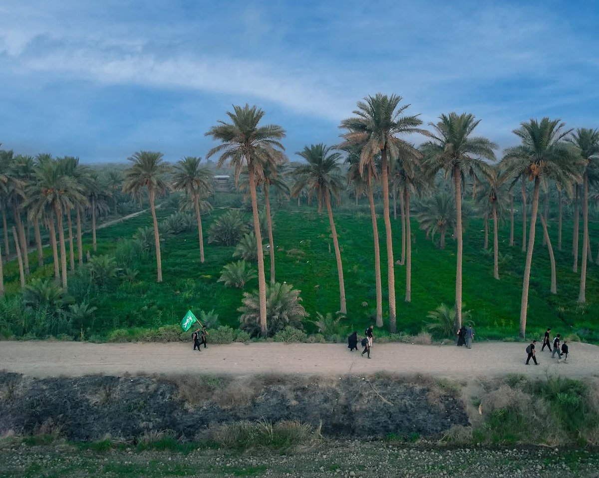 الزائرين من جنوب العراق يواصلون السير صوب كربلاء المقدسة للمشاركة في اربعينية سيد الشهداء (ع)