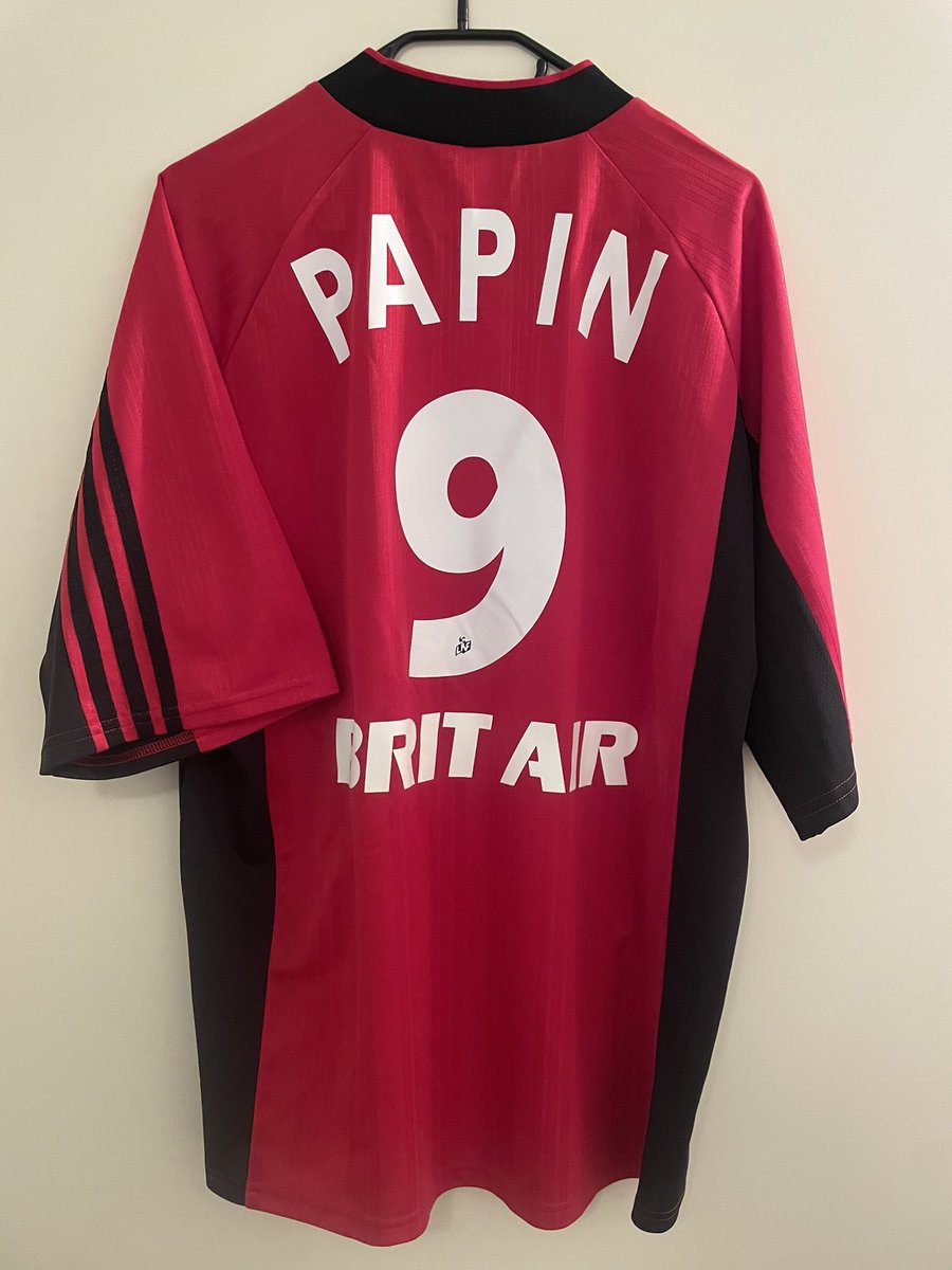 Le Saint Graal est arrivé <a href="/PierreHD/">Pierre HENRY-DUFEIL</a> <a href="/EAGuingamp/">En Avant Guingamp</a> 🔥