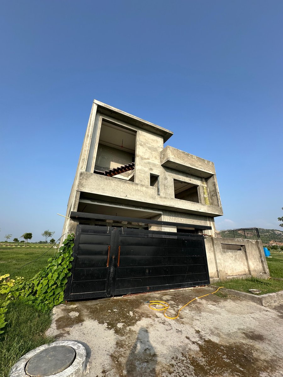Gondal_pvt_ltd's tweet image. ★10 Marla Grey Structure House For Sale ★
Location Faisal Hills
C block (35*70)
Basement 2 Bedroom
Ground floor 2 Bedroom
First floor 2 Bedroom
+ Mumtay 1 Bedroom
Demand: 3 Crore
For Details: 03331116442
#FAISALHILLS #houseforsale #greystructure