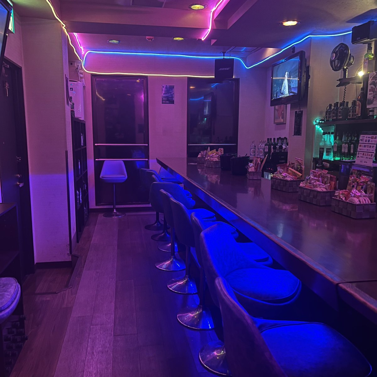 8月　05日　(火曜日) 19:00 ~

本日 PAGODA TOKYO は

イム　

1人営業で皆さんをお待ちしております。

暑い🥵火曜日🔥

今日も皆さん
よろしくお願いします☺️