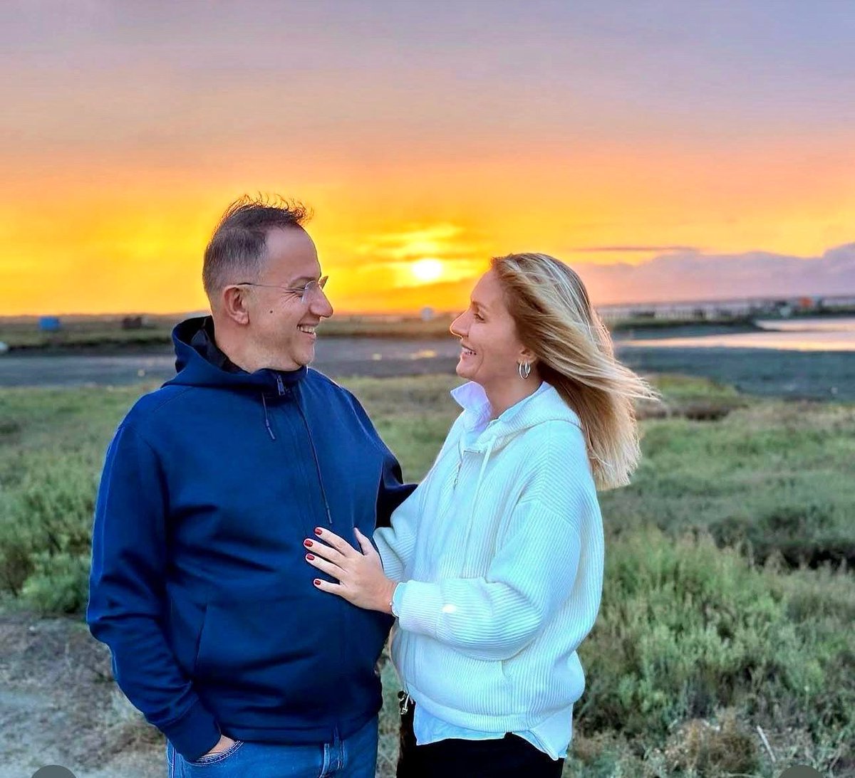 Beş aydır süren haksız bir ayrılığın içinde; can yoldaşım, hayat arkadaşım Zehra’nın doğum günü. 

Beş aydır ayrı düşmenin, sıkıntılarla boğuşmanın, özlemin ne demek olduğunu en çok sen ve çocuklarımız biliyor… 

İyi ki doğdun Zehra.
İyi ki yol arkadaşım sensin.
Bugün yan yana