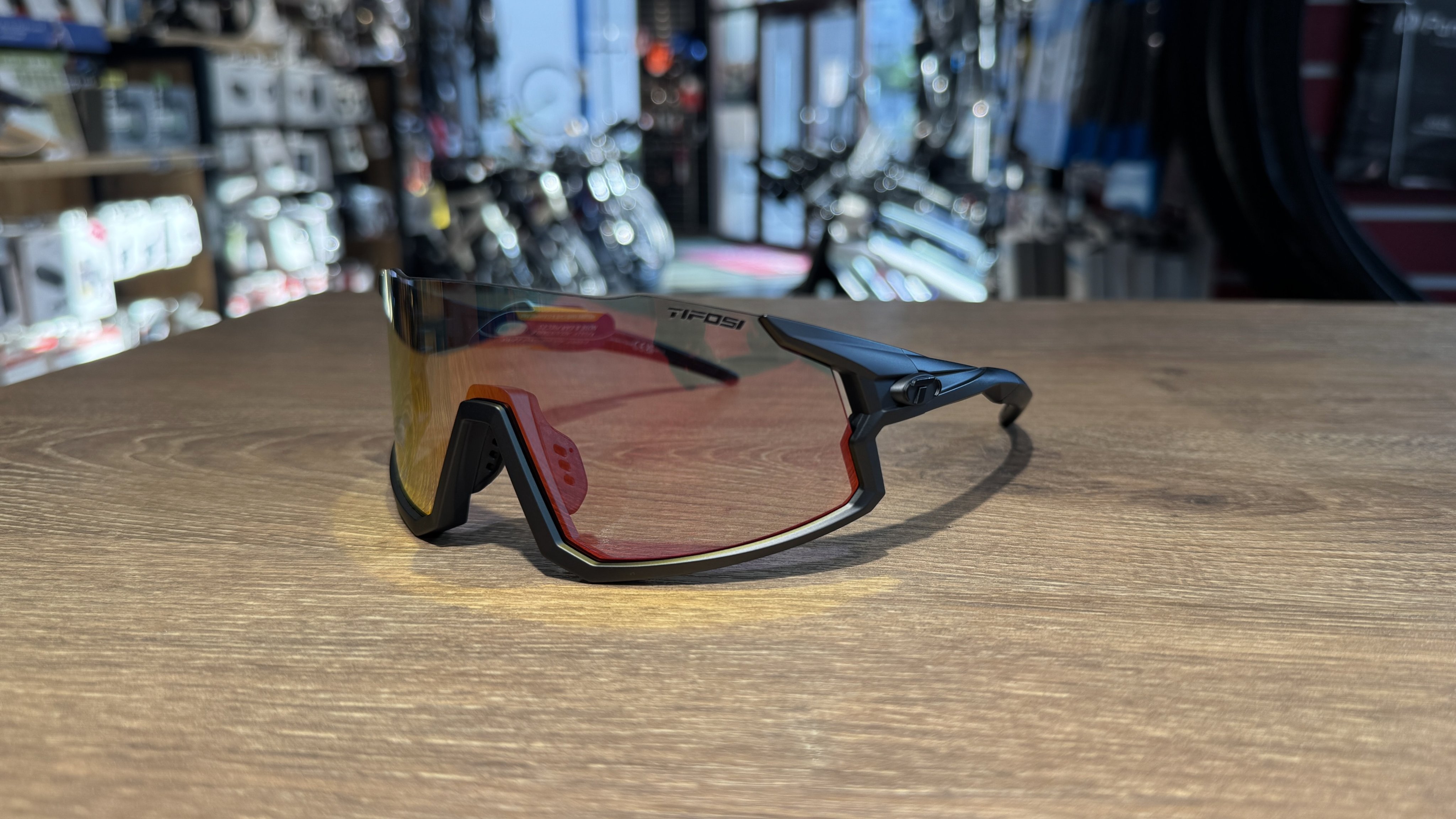 TIFOSI サングラス STASH マットガンメタル 調光レンズ TIFOSI サングラス STASH マットガンメタル 調光レンズ TIFOSI