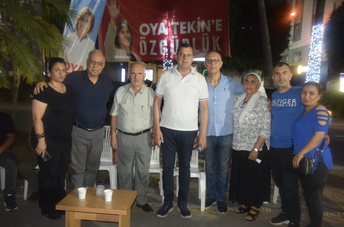 CHP Genel Merkezimizin görevlendirmesi ile Adana’dayız.
Ayağımızın tozuyla Adalet Nöbeti tutan yol arkadaşlarımız ve Zeydan Başkanımızın akrabaları ile birlikteyiz.
#Adana #HerkesİçinCHP
<a href="/ZeydanKaralar01/">Zeydan Karalar</a> <a href="/chpadanail/">CHP ADANA İL BAŞKANLIĞI</a>