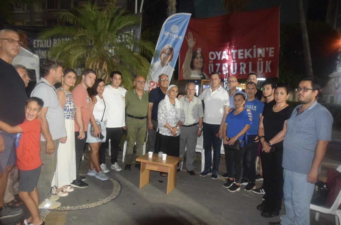 VecdiGundogdu's tweet photo. CHP Genel Merkezimizin görevlendirmesi ile Adana’dayız.
Ayağımızın tozuyla Adalet Nöbeti tutan yol arkadaşlarımız ve Zeydan Başkanımızın akrabaları ile birlikteyiz.
#Adana #HerkesİçinCHP
@ZeydanKaralar01 @chpadanail https://t.co/nNHx1IsOVi