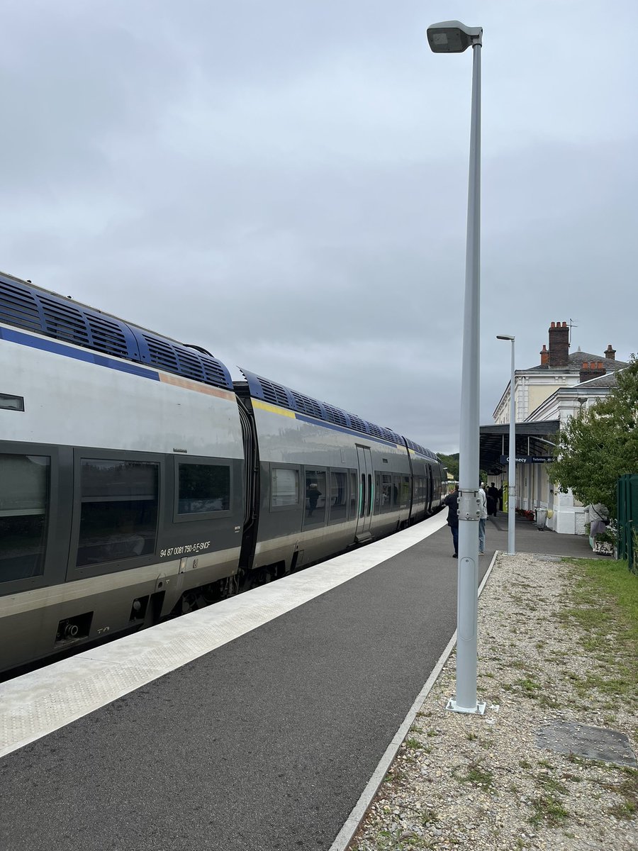 51 usagers au départ du <a href="/TER_BFC_Trafic/">TRAIN Mobigo par SNCF Voyageurs</a> 892302 direct Clamecy Paris de ce matin. L’attrait du direct et du train. Un car ne rendra jamais le même service <a href="/bfc_region/">Région Bourgogne-Franche-Comté</a> <a href="/Prefet21_BFC/">Préfet Bourgogne-Franche-Comté, Préfet Côte-d'Or</a>