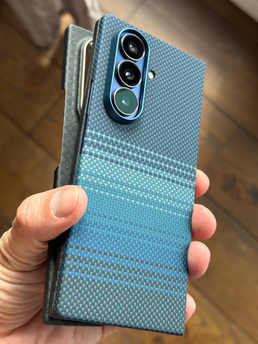 Got the <a href="/PitakaGallery/">PITAKA</a> case for my Z Fold 7 today. I was using the <a href="/Benks_Official/">Benks</a> case before and honestly really liked it. That color version had the least issues with misaligned cutouts too.

The Pitaka one looks amazing, no doubt. I swapped only the back part for now and